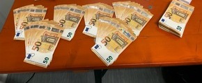 Hauptzollamt Ulm: HZA-UL: Bargeldschmuggel am Bodensee/Spürhündin findet mehr als Reisender zugibt