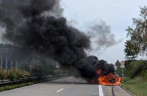 Polizeiinspektion Cuxhaven: POL-CUX: PKW Brand auf der BAB27 im Bereich Geestland (Foto im Anhang)