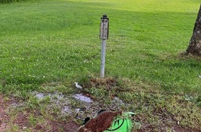 Polizeidirektion Trier: POL-PDTR: Brennender Mülleimer im Park-Jugendliche flüchten