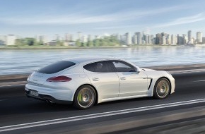 Porsche Schweiz AG: Débuts dans l'empire du Milieu: la Porsche Panamera pour la première fois en version longue et animée d'un moteur hybride rechargeable / Matthias Müller présente la nouvelle génération du Gran Turismo