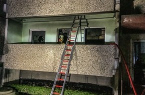 Feuerwehr Dresden: FW Dresden: Wohnungsbrand in Plattenbau: Mehrere Verletzte, darunter zwei Feuerwehrleute