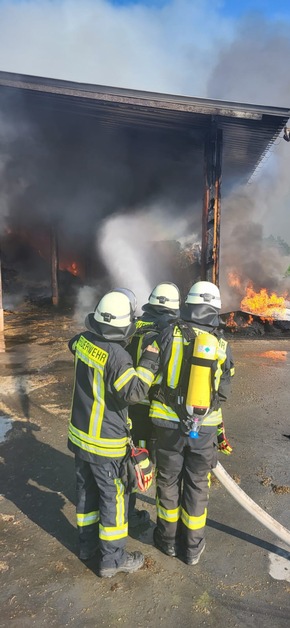 POL-STD: Großfeuer in Wischhafen - 160 Feuerwehrleute im Einsatz