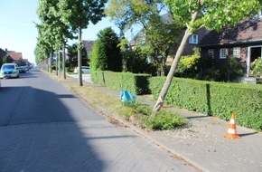 Kreispolizeibehörde Viersen: POL-VIE: Grefrath-Oedt: Polizei ermittelt Unfallflüchtigen Dank eines aufmerksamen Ehepaars (Fotoberichterstattung)