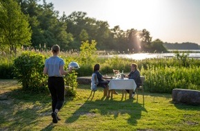 Herzogtum Lauenburg Marketing und Service GmbH: Dinner am See: Genuss mit Ausblick - Ein romantisches Gourmeterlebnis im Herzogtum Lauenburg