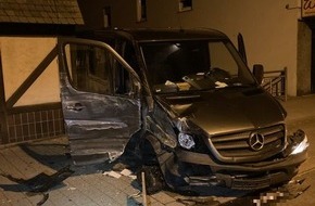 Polizeipräsidium Südosthessen: POL-OF: OF Über 300.000 Euro Schaden: Folgenreicher Unfall durch betrunkenen Fahrer