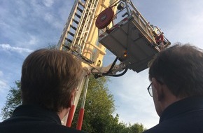 Feuerwehr Mettmann: FW Mettmann: Vier neue Teleskopmast-Maschinisten erfolgreich ausgebildet