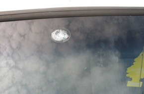 Polizeidirektion Hannover: POL-H: Zeugenaufruf! Jugendliche werfen Steine von Brücke	Bundestraße (B) 65 / Anderten