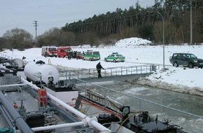 Polizeipräsidium Mittelfranken: POL-MFR: (333)  Kanal für sechs Stunden gesperrt - Tankschiff drohte zu sinken - Bildveröffentlichung