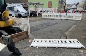 Polizeiinspektion Kusel und Polizeiwache Sch&ouml;nenberg-K&uuml;belberg: POL-PIKUS: Absperrung im Weg