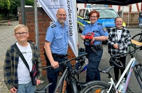 Polizei Eschwege: POL-ESW: Pr&auml;ventionsaktion: Polizei codierte Fahrr&auml;der beim Sommerfest in Gro&szlig;almerode