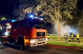 Kreisfeuerwehrverband Pinneberg: FW-PI: 20 Rundballen brennen zwischen B&ouml;nningstedt und Hasloh