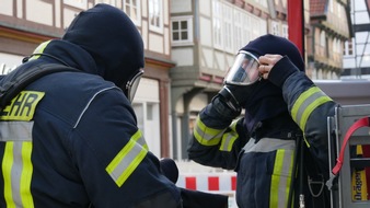 Freiwillige Feuerwehr Celle: FW Celle: Celler Feuerwehr übt den Ernstfall in der Altstadt!
