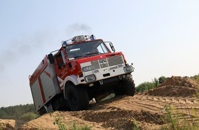 Freiwillige Feuerwehr Hamb&uuml;hren: FW Hamb&uuml;hren: Maschinisten der Ortsfeuerwehr Hamb&uuml;hren f&uuml;hren praktisches Gel&auml;ndefahrtraining durch