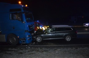 Kreispolizeibehörde Herford: POL-HF: Frontalunfall - Kollision zwischen VW und Lastwagen