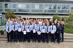 Polizei Paderborn: POL-PB: 34 neue Polizistinnen und Polizisten f&uuml;r die Kreispolizeibeh&ouml;rde Paderborn