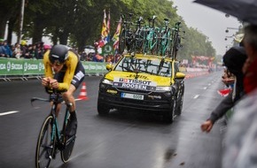 Skoda Auto Deutschland GmbH: Tour de France: SKODA KAROQ begeistert die Massen (FOTO)