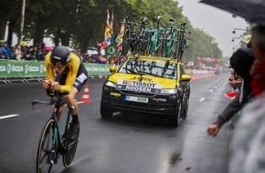 Skoda Auto Deutschland GmbH: Tour de France: SKODA KAROQ begeistert die Massen
