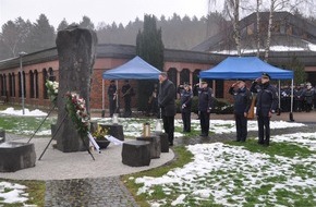 Polizeipräsidium Westpfalz: POL-PPWP: Gedenkveranstaltung zum Jahrestag der Tötung von Yasmin Bux und Alexander Klos