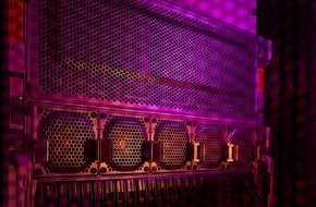 Technische Hochschule Köln: TH Köln nimmt Hochleistungsrechenzentrum für KI-Anwendungen in Betrieb