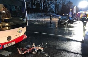 Polizeidirektion Trier: POL-PDTR: Mehrere verletzte Personen nach Verkehrsunfall