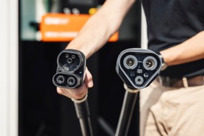 Elektro-LKW lädt erstmals mit über 1,1 Megawatt Leistung