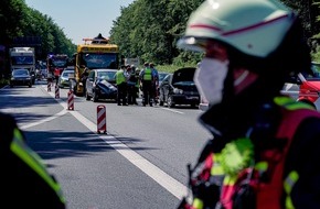 Feuerwehr Bochum: FW-BO: Sechs Verletzte bei Verkehrsunfall auf der A 40