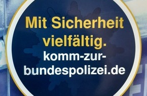 Bundespolizeidirektion Sankt Augustin: BPOL NRW: Nicht immer einfach, aber immer wichtig! - Die Einstellungsberater der Bundespolizei in Münster sagen Herzlich Willkommen!