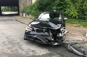 Polizei Bielefeld: POL-BI: Auto-Notruf meldet Unfall - Angetrunken durch die Kurve