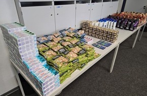Polizei Coesfeld: POL-COE: Dülmen/ Von Zahnpasta bis Kaffee: Elf Säcke voll mit Ware in einem Auto
