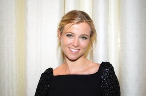 The HISTORY Channel: Nina Eichinger moderiert Preisverleihung des HISTORY-AWARD 2015 (FOTO)