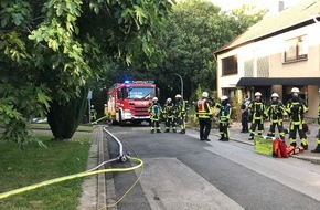 Feuerwehr Bochum: FW-BO: Kellerbrand in Westenfeld: Eingeschlossene Frau aus Dachgeschoss gerettet