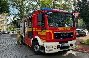 Feuerwehr Dresden: FW Dresden: Feuerwehr findet leblose Person bei Wohnungsbrand