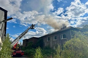 Feuerwehr Essen: FW-E: Dachstuhlbrand auf verlassenem Industriegelände - keine Verletzten
