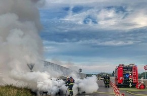 Feuerwehr Allensbach: FW Allensbach: B2 PKW Brand außerorts