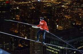 DMAX: In Rekordzeit: Nik Wallenda erobert erfolgreich die Dächer Chicagos