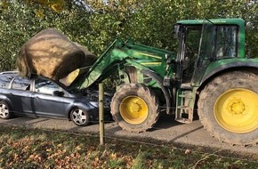 Polizeidirektion Trier: POL-PDTR: Traktor stößt mit PKW zusammen; Glück im Unglück