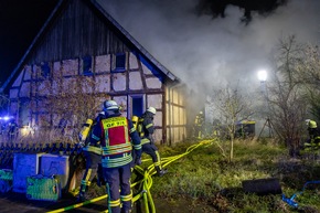 FW Porta Westfalica: 04.12.2025 - Wohnungsbrand in Eisbergen / 1 Person verstorben