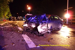 FW-PL: OT-Böddinghausen. Schwerer Verkehrsunfall nach Frontalzusammenstoß mit vier zum Teil Schwerstverletzten, darunter auch zwei Kinder.