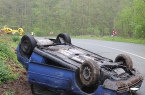 Polizeidirektion Neuwied/Rhein: POL-PDNR: Unfall mit Leichtverletztem - PKW Totalschaden