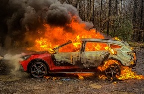 Feuerwehr Stolberg: FW-Stolberg: Wohnungs- und PKW-Brand