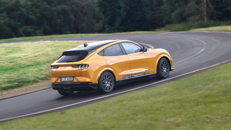 Ford entwickelt Parfüm - Benzin-Fans kommen mit dem vollelektrischen Ford Mustang Mach-E GT nicht zu kurz