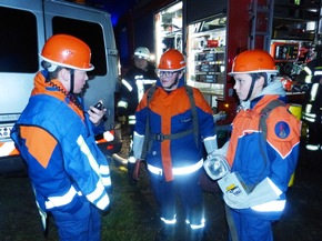 FW-AR: Jugendfeuerwehrmänner des Basislöschzugs 1 absolvieren 24 Stunden-Übung - Fünf Einsatz-Übungen fordern Arnsberger Nachwuchs-Brandschützer