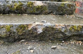 Kreispolizeibehörde Kleve: POL-KLE: Rees - Sachbeschädigung an Steintreppe / Zeugen gesucht
