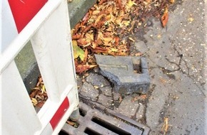 Polizei Hagen: POL-HA: Zeugen gesucht: Hartgummibruchstück von Beschwerungsstein auf Straße platziert
