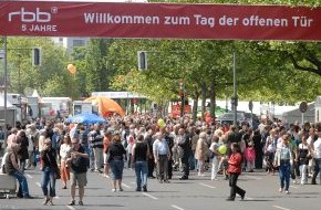 rbb - Rundfunk Berlin-Brandenburg: Große Resonanz auf den Tag der offenen Tür
80.000 Berliner und Brandenburger kamen zum rbb in Berlin