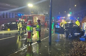 Feuerwehr Essen: FW-E: Verkehrsunfall mit mehreren beteiligten Fahrzeugen - vier Personen verletzt