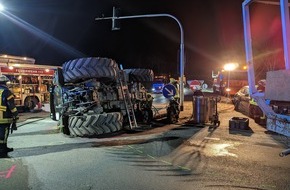 Feuerwehr der Stadt Arnsberg: FW-AR: UNFALL MIT LANDWIRTSCHAFTLICHER MASCHINE