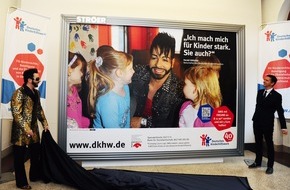 Deutsches Kinderhilfswerk e.V.: Stardesigner Harald Glööckler und das Deutsche Kinderhilfswerk rufen zum Spenden auf - Große Plakatkampagne in Deutschland (BILD)