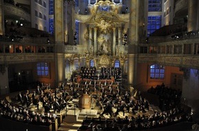 ZDF: ZDF-Adventskonzert aus der Frauenkirche Dresden /  Andrés Orozco-Estrada zum ersten Mal am Dirigentenpult (FOTO)