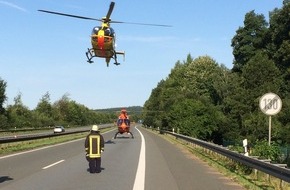 Feuerwehr der Stadt Arnsberg: FW-AR: LKW-Unfall auf der BAB 445 bei Neheim fordert zwei Schwerstverletzte